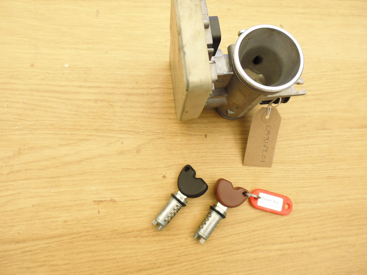 Vespa CM316201 Throttle Body and key set.